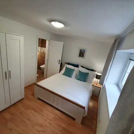 Privatunterkunft Lakeview *